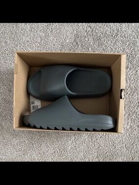 Yeezy Slide Sandals in Slate Gray SIZE 12